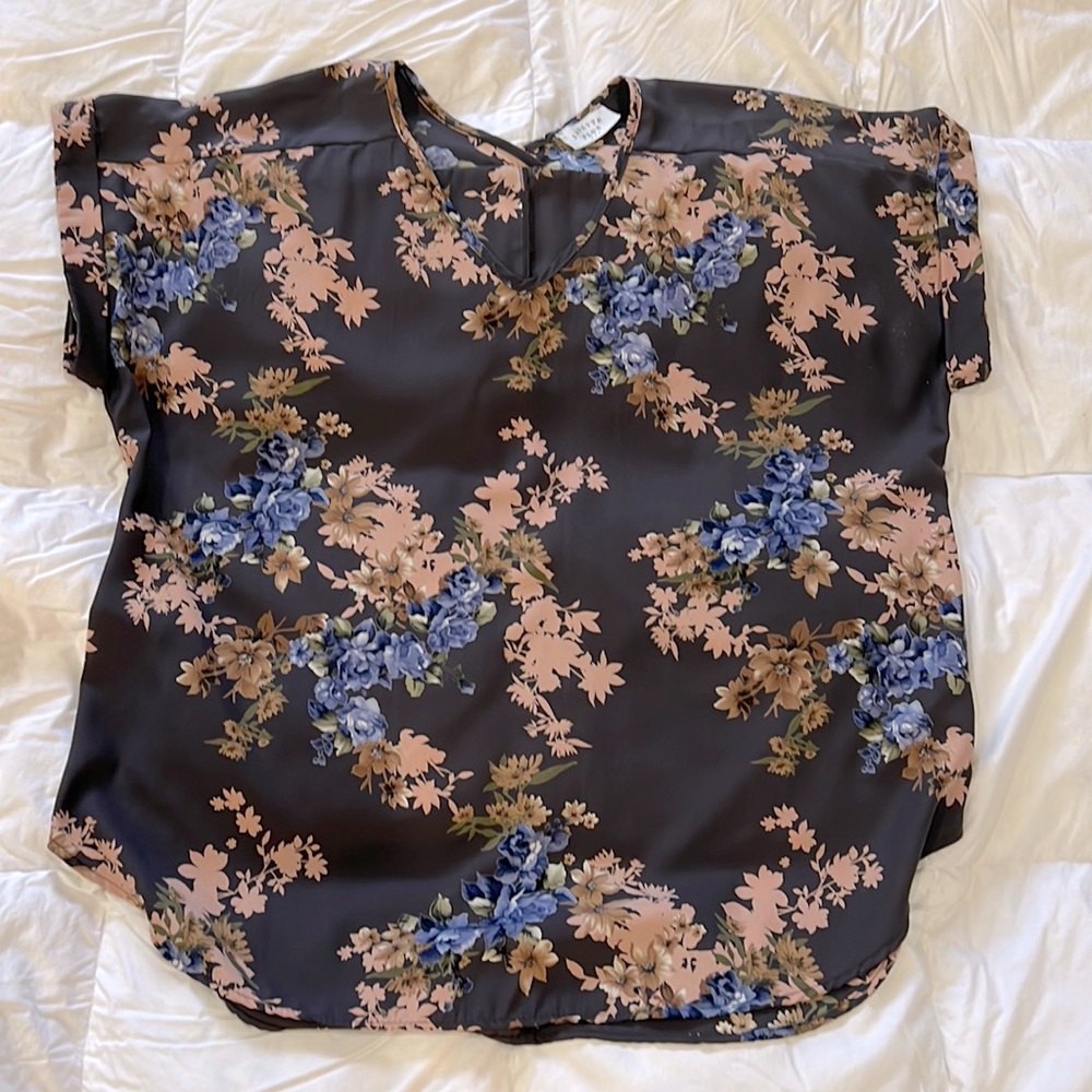Plus size top. Muted black/charcoal with tan and blue print